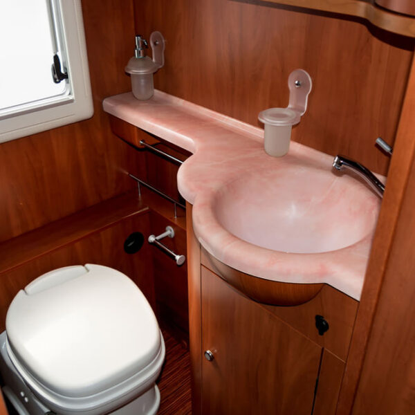 Proces zabudowy kampera